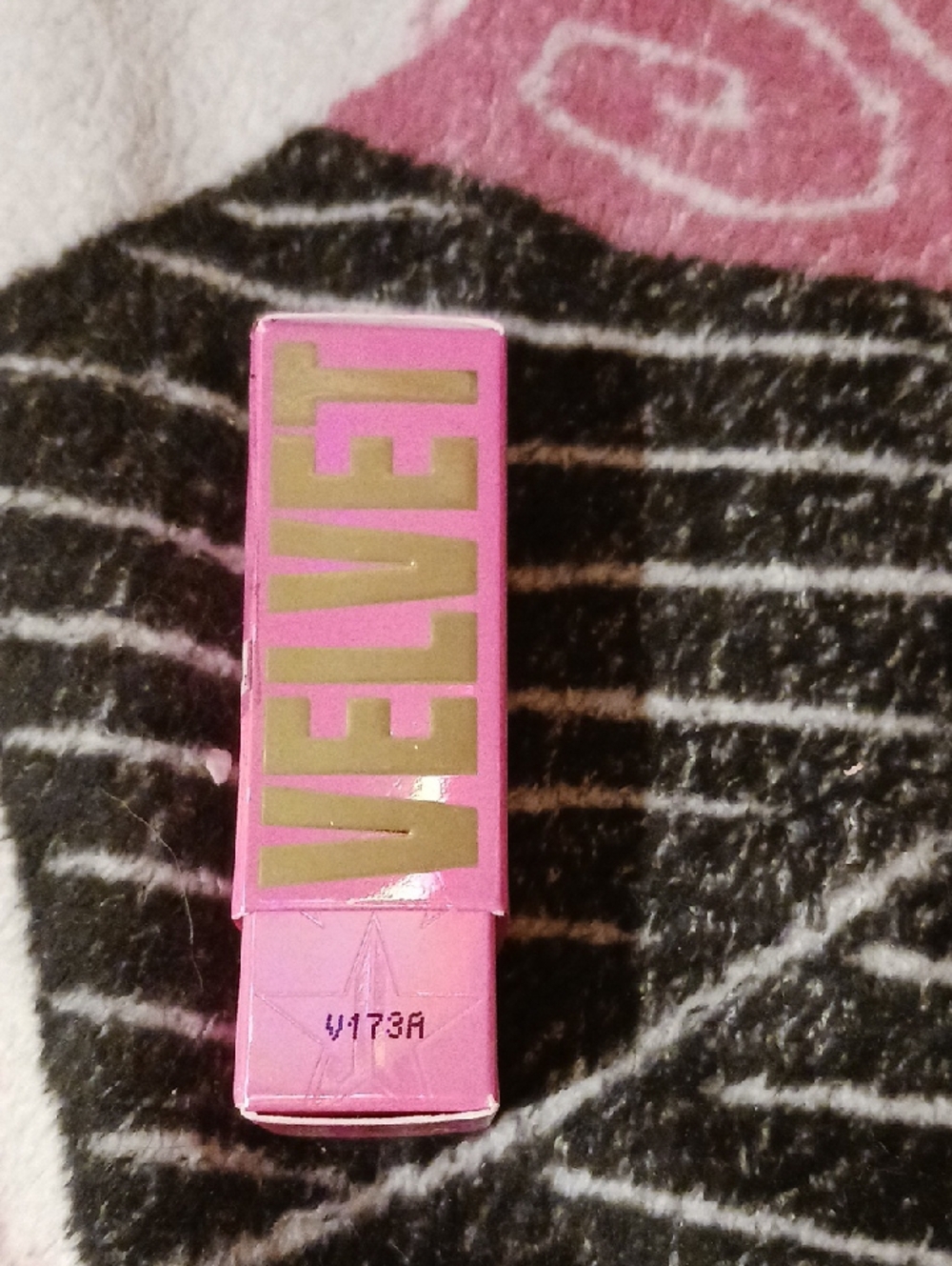 Jeffree Star Pink Lipstick - Bright Pink Packaging - Picture 4 of 4